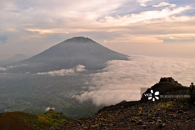 默巴布火山的黎明图片素材