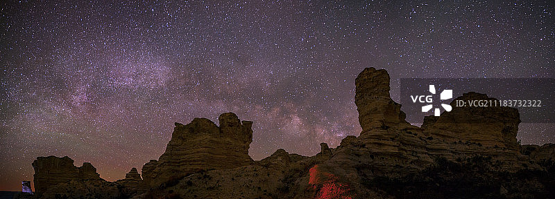 城堡岩石星空全景图片素材