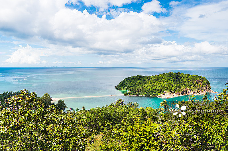 泰国海中的小绿岛图片素材
