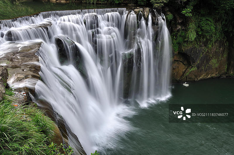 壮观的瀑布图片素材