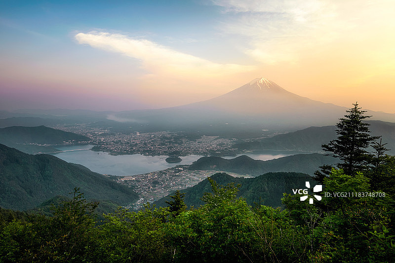 夏季新道峠的富士山图片素材