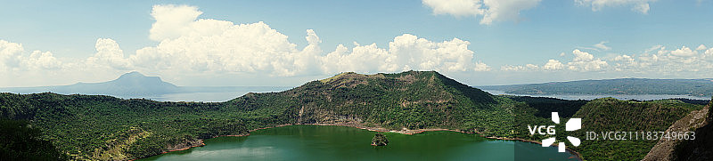 火山湖全景图片素材