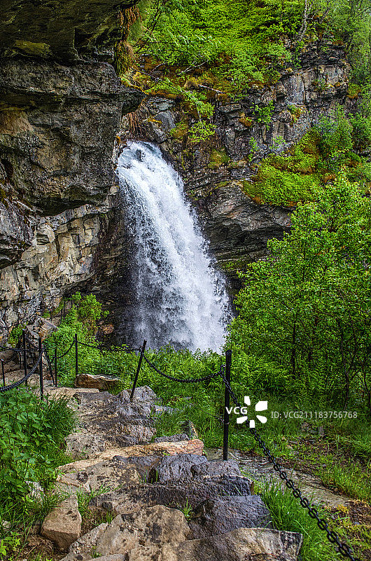 瀑布小径图片素材