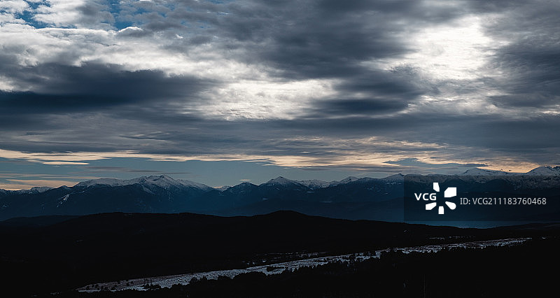 风暴前的平静 - 里拉山图片素材