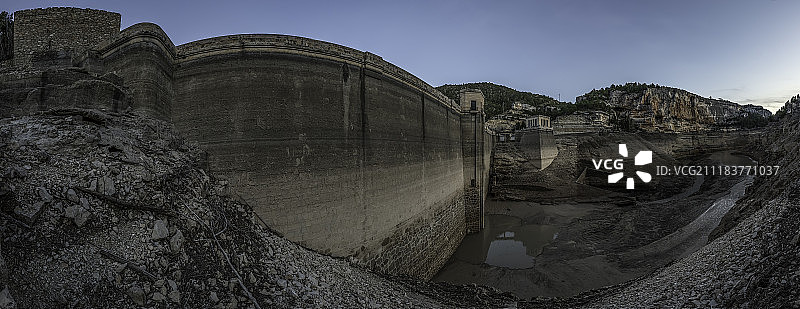 人口减少城镇中的水坝图片素材