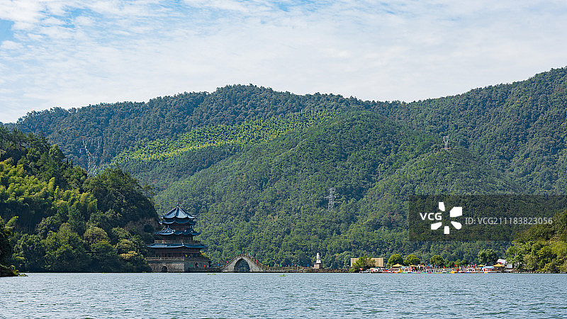 富春江市芦茨村中式特色建筑风光图片素材