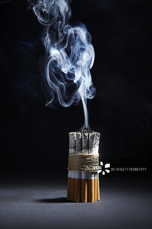 用绳子捆绑的香烟摄影作品图片素材