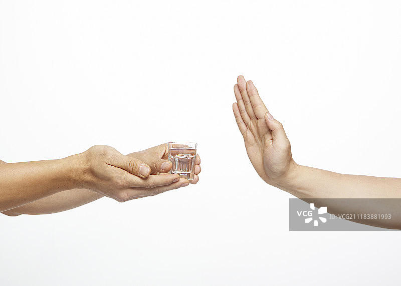 拒绝饮酒的手势摄影图片素材