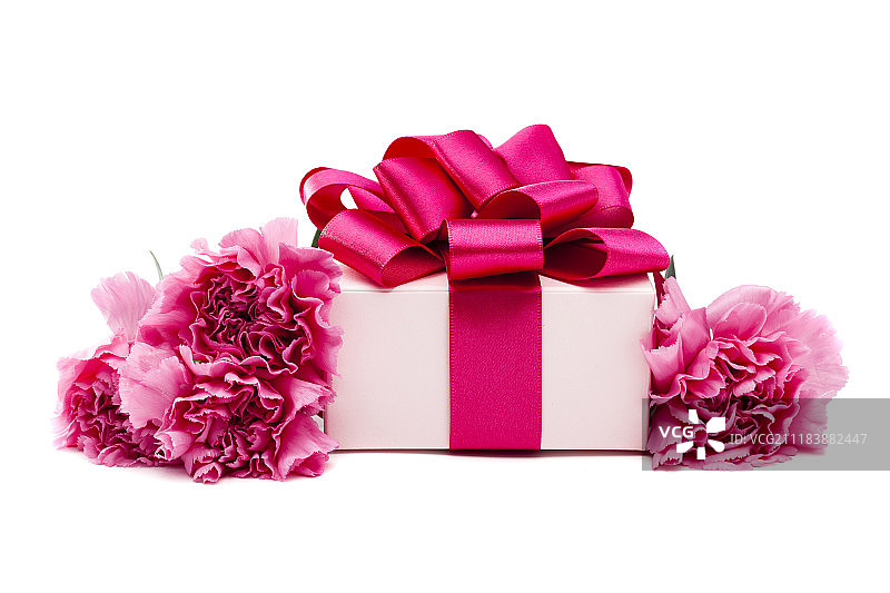 带有丝带装饰和鲜花的礼品盒摄影图片素材