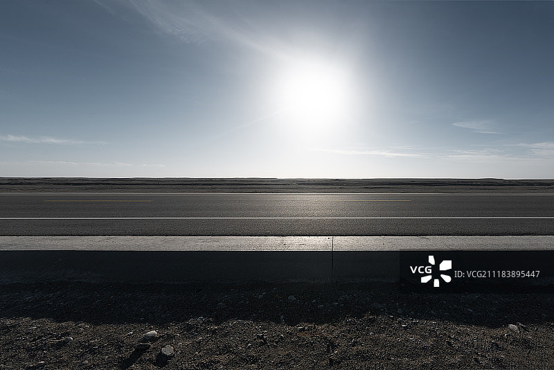 戈壁滩公路图片素材