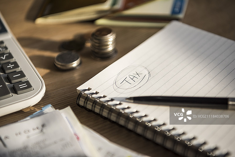 硬币和笔记本图片素材