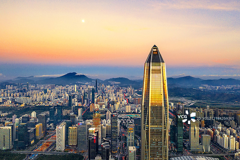 晚霞下的深圳市中心CBD图片素材
