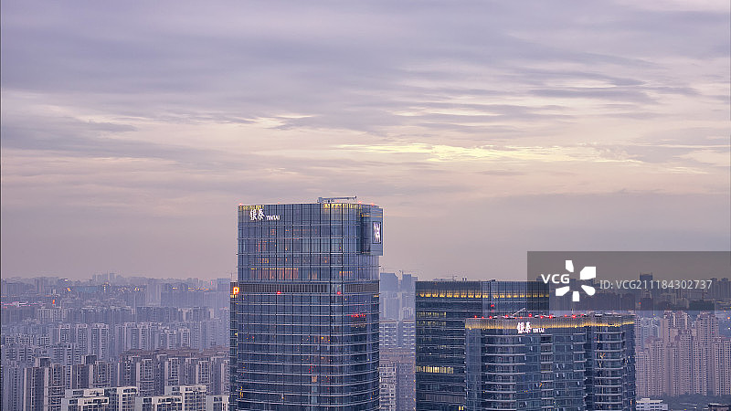 夕阳下的银泰城图片素材