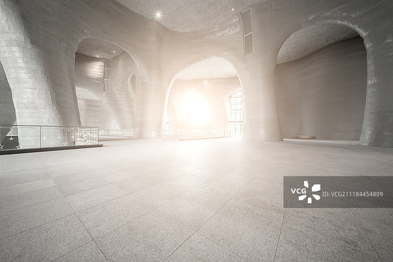 现代特色建筑室内结构与广场空地背景图图片素材