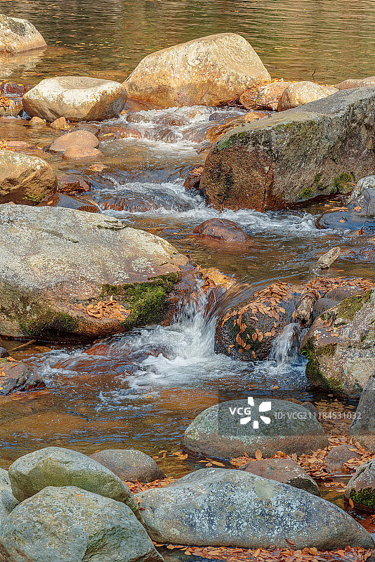 四川光雾山十八月潭秋色图片素材