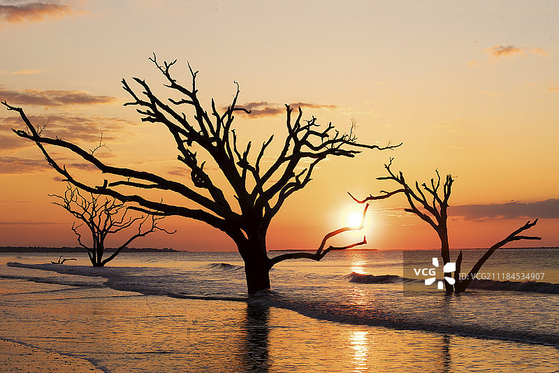 黎明灯塔图片素材