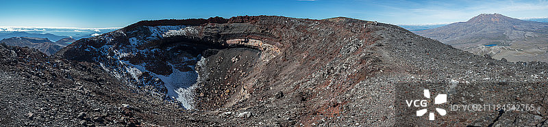 瑙鲁赫伊火山顶峰远景图片素材
