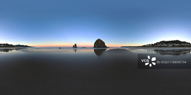 清晨的坎农海滩图片素材