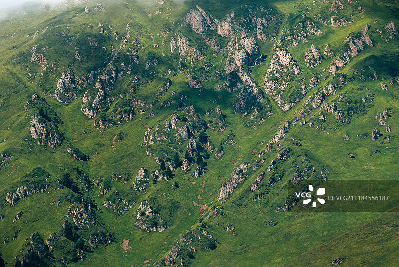 绿色比利牛斯山脉图片素材