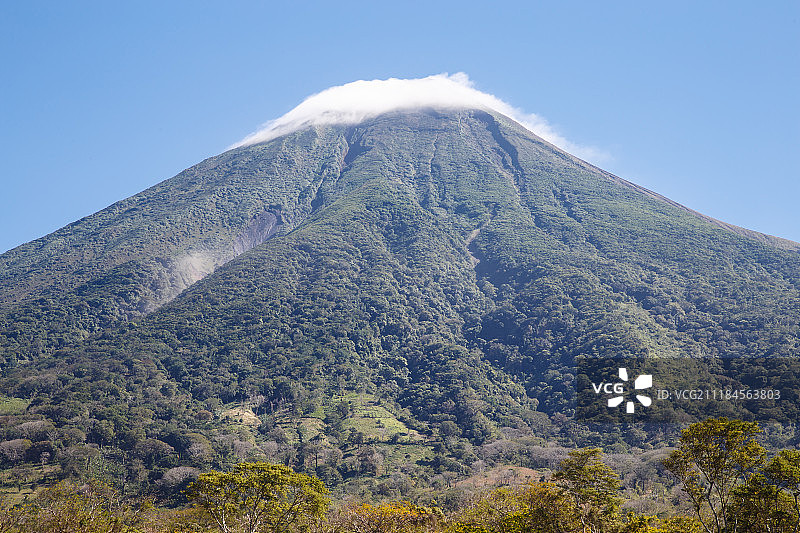 从尼加拉瓜奥梅特佩岛看到的康塞普西翁火山图片素材