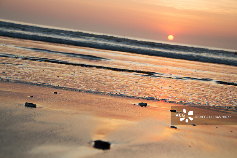 库塔海滩日落图片素材