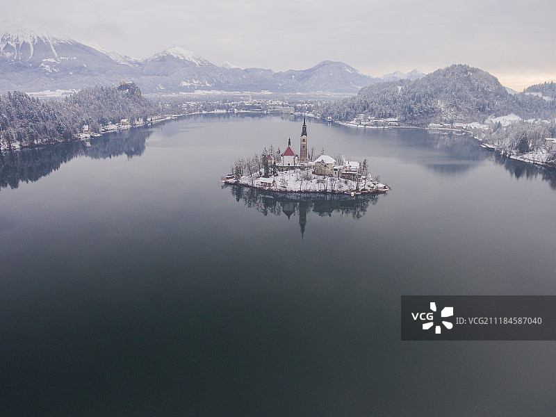 布莱德湖及圣玛丽升天教堂小岛航拍照片图片素材