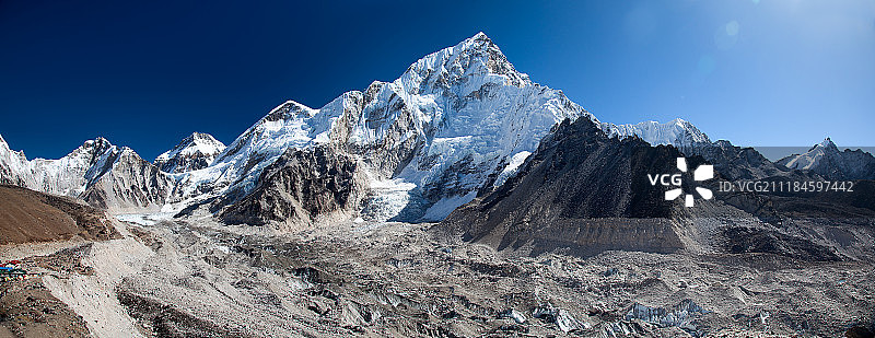 萨加玛塔努子峰与昆布冰川图片素材