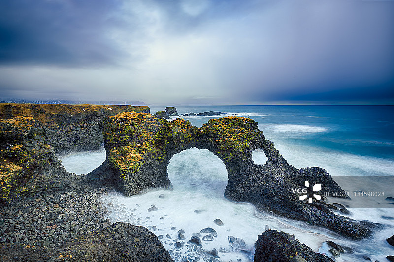 斯奈山半岛的Gatklettur拱门岩图片素材