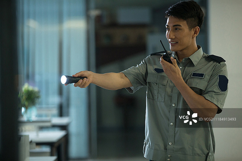青年男保安图片素材