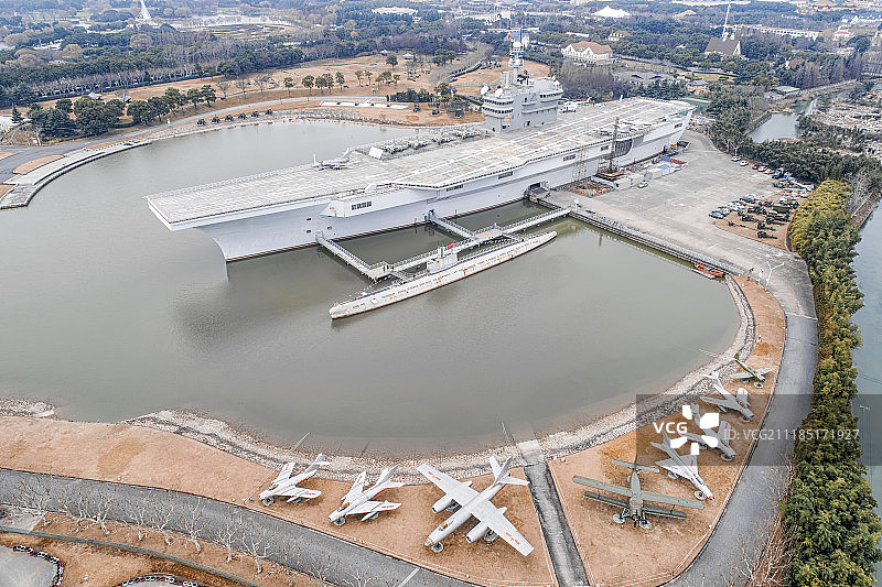 航拍上海东方绿舟航母飞机模型图片素材