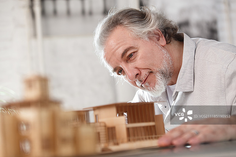 建筑师在办公室图片素材