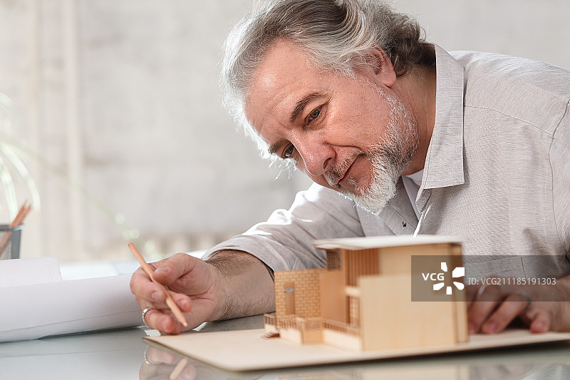 建筑师在办公室图片素材