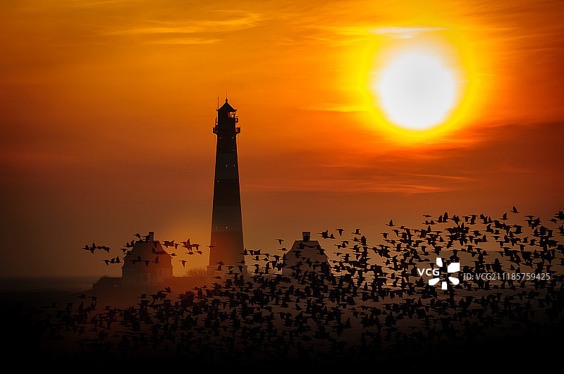 日落时的灯塔图片素材