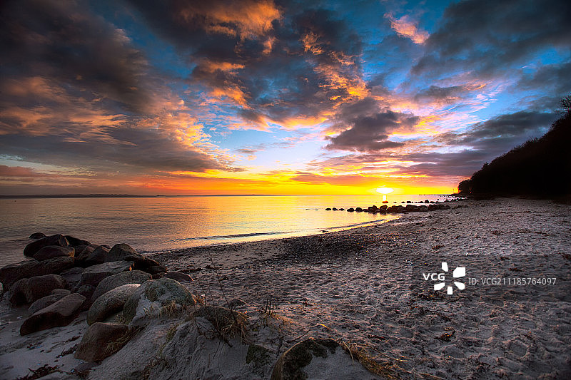 奥胡斯巴勒哈格海滩日出图片素材