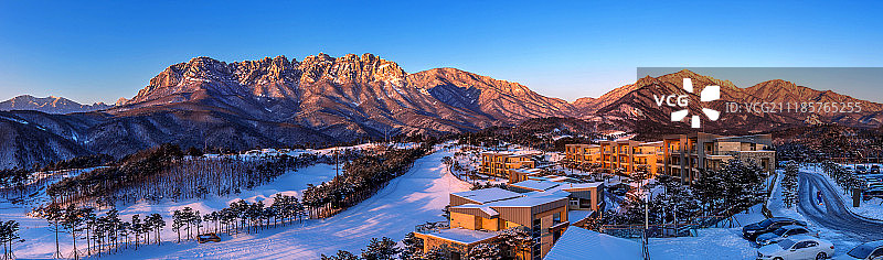 冬季韩国雪岳山蔚山岩图片素材