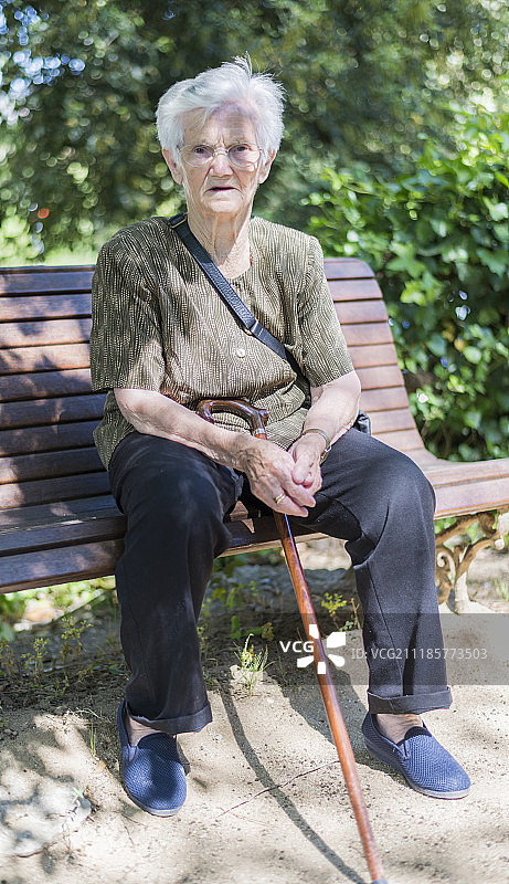 老年女人肖像图片素材