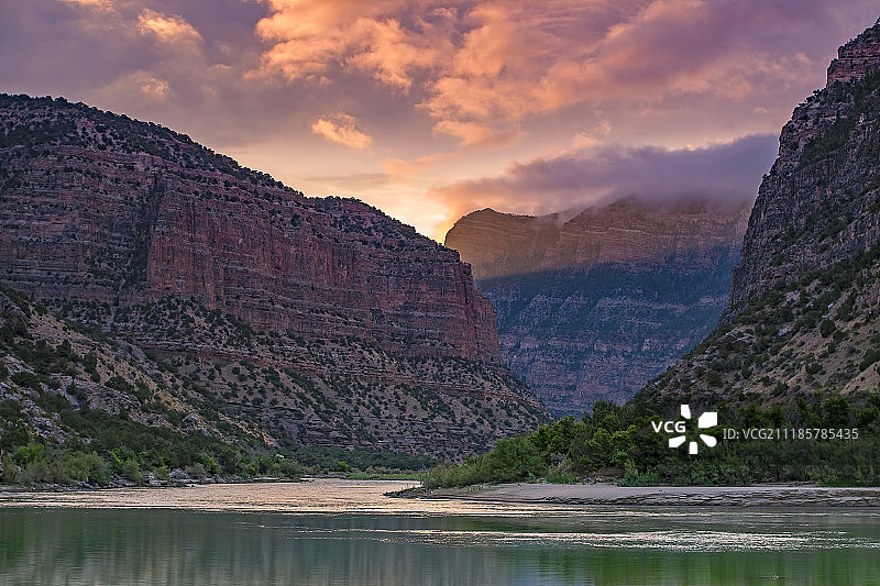 犹他州的绿色早晨图片素材