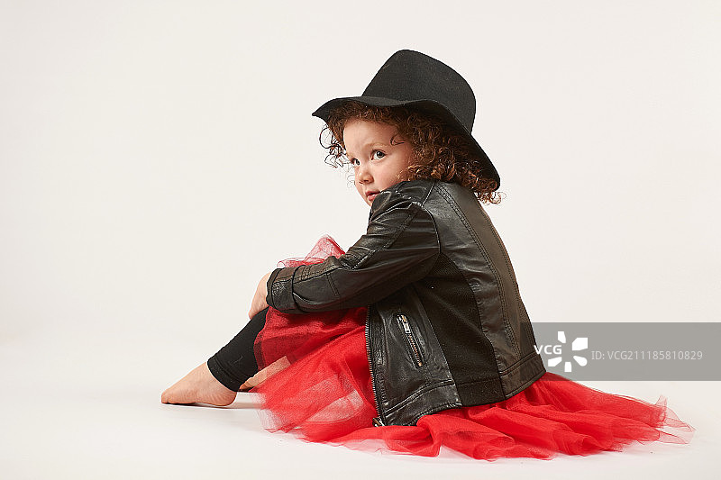 戴黑帽的小女孩时装模特图片素材