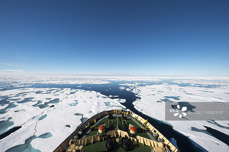 冰中的破冰船图片素材