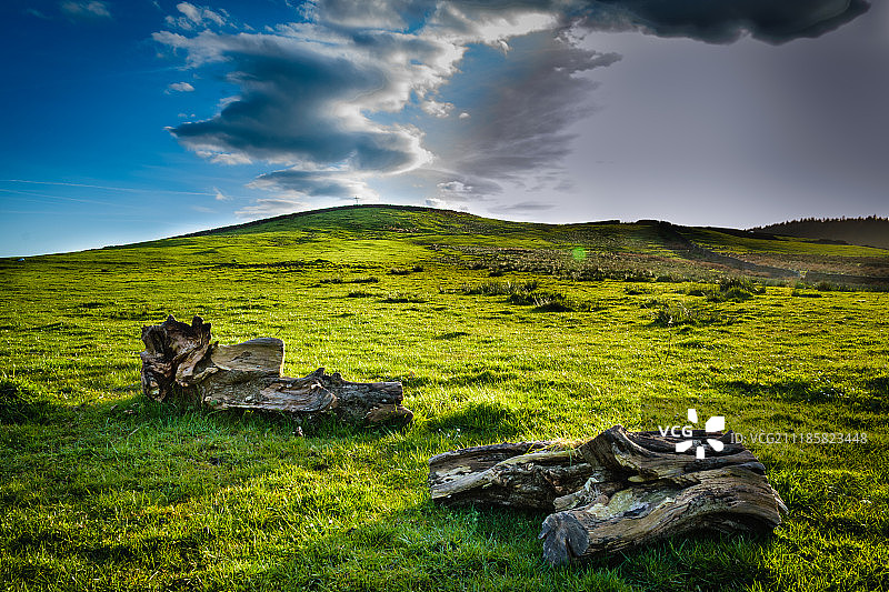 山顶圣十字架的风景图片素材