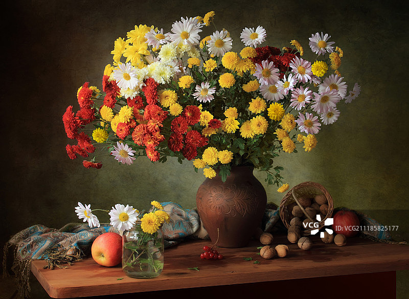 秋季鲜花与水果静物图片素材