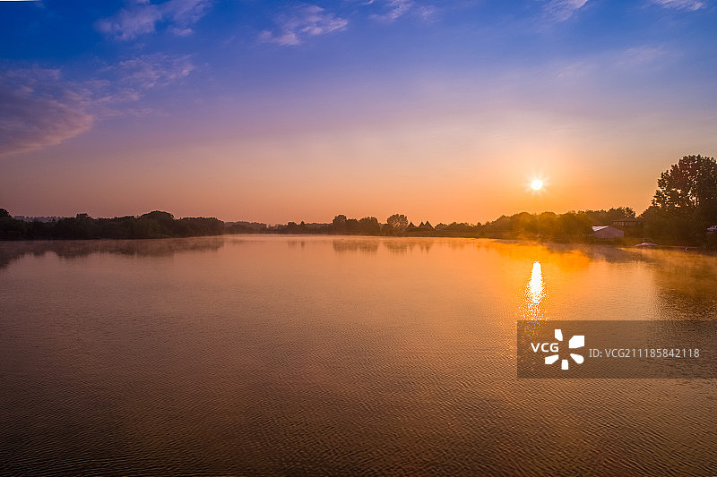 湖边日出图片素材