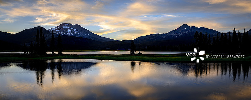 斯帕克斯湖全景，俄勒冈州中部图片素材