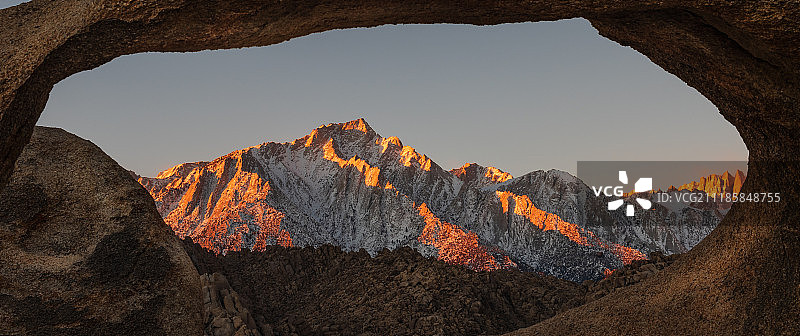 孤松峰图片素材