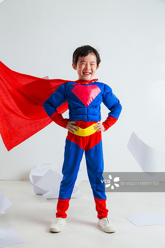 小男孩扮超人图片素材