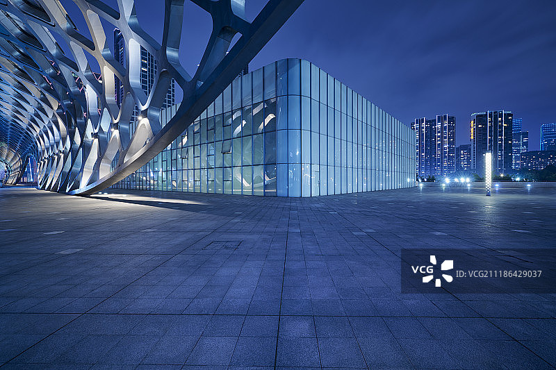 深圳湾体育馆特色建筑和广场夜景图片素材