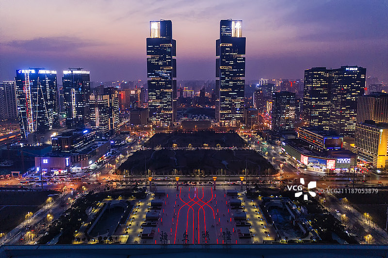 河南郑州东站和绿地中心夜景图片素材