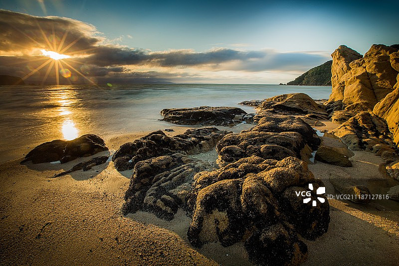 黄金湾的金色日落图片素材