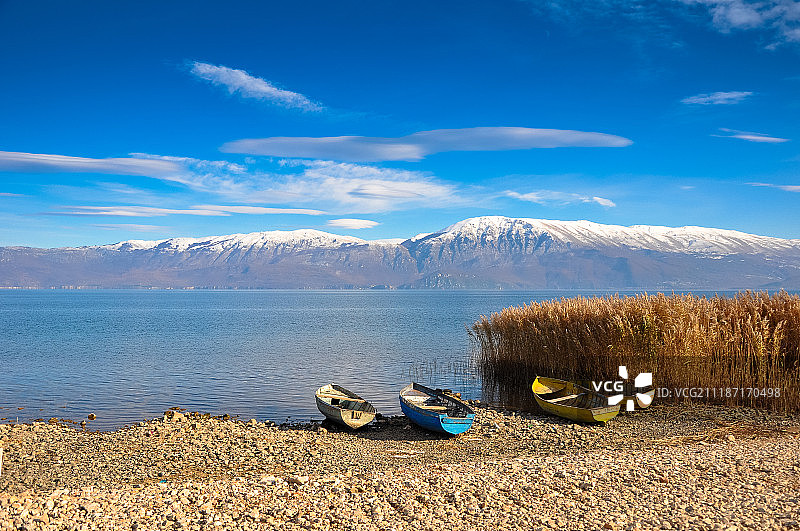 奥赫里德湖岸边的渔船图片素材