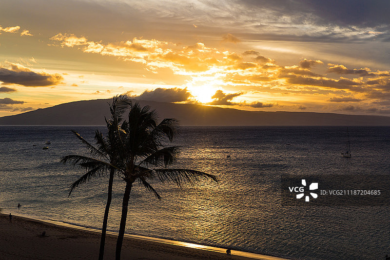 毛伊岛卡阿纳帕利海滩日落图片素材